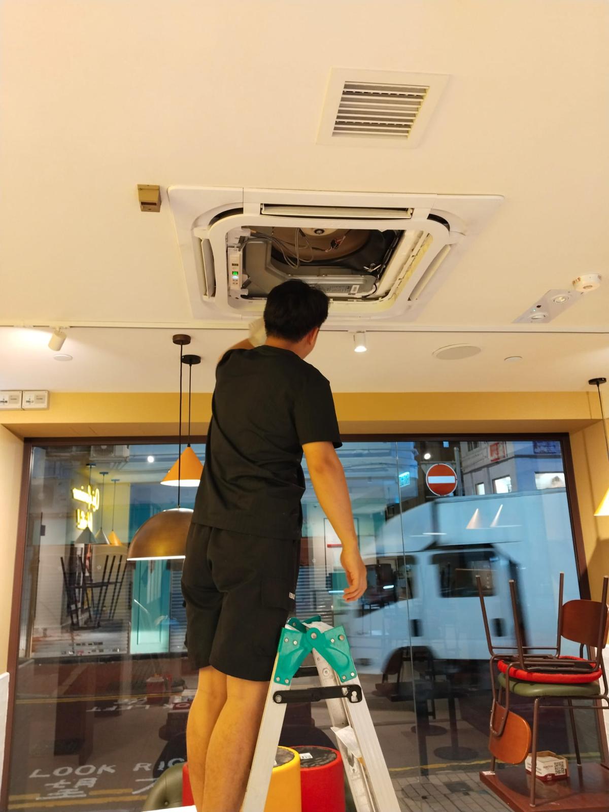 綠潔 LukGit 餐廳天花冷氣機保養清潔